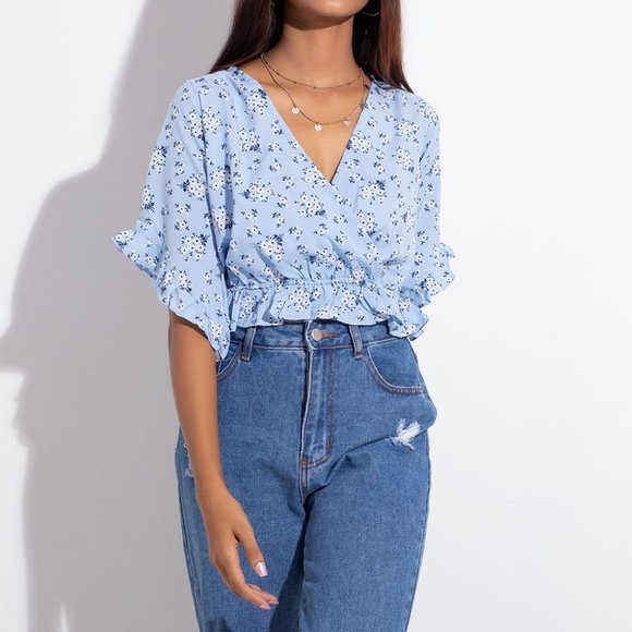 Pretty in floral with this frill hem cropped top - Picture 1 of 2